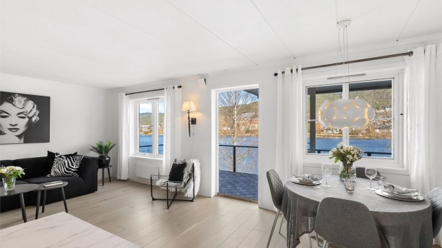 Krogsveen v/Christopher Sand ønsker velkommen til Øvre Eikervei 76D. Foto: Tor Harald Johannessen