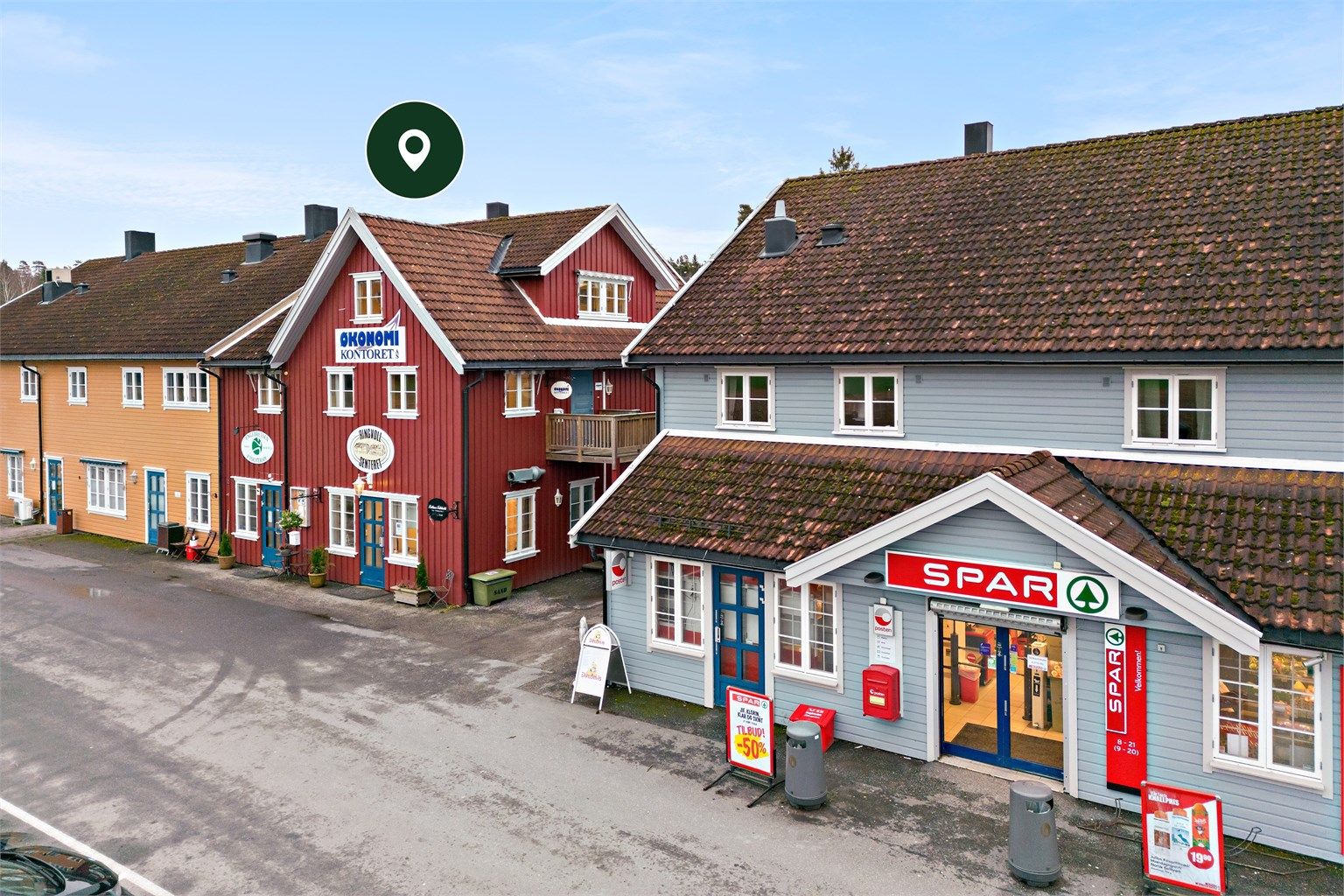 Kontorer over to etasjer i kombinasjonsbygg, beliggende på Ringvoll i Ytre Hobøl