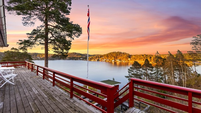 Øytangveien 338 - Fritidseiendom solrikt og fint beliggende med praktfull utsikt over vakre omgivelser