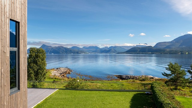 Kystlandskapet gir skiftende lys og utsyn gjennom alle årstider.