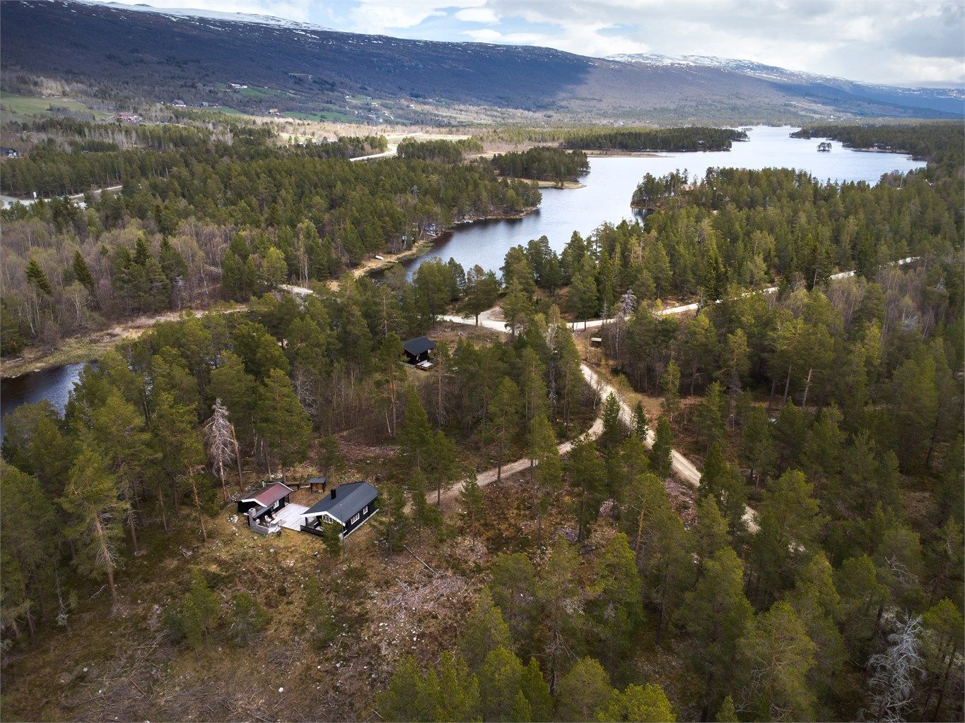 Området byr på et bredt spekter av friluftsaktiviteter året rundt, fra fiske til ski.