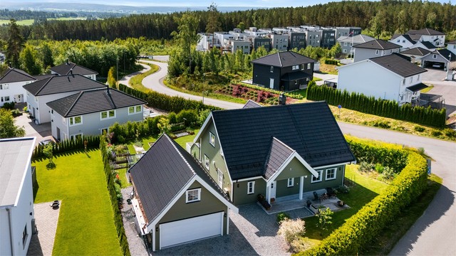 Eiendomsmegler Krogsveen v. Frida Tørrishaug har gleden av å presentere Jomfrustien 1!