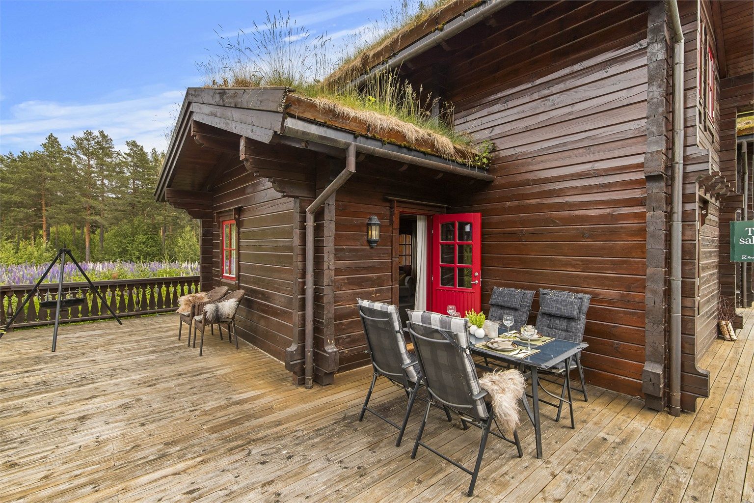 En stor terrasse på 72 m² gir rikelig med plass for å nyte gode solforhold.
Foto: Fotograf Magik