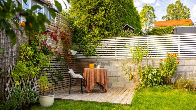Et uteområde som virkelig gir boligen en ekstra boltreplass i sommerhalvåret.