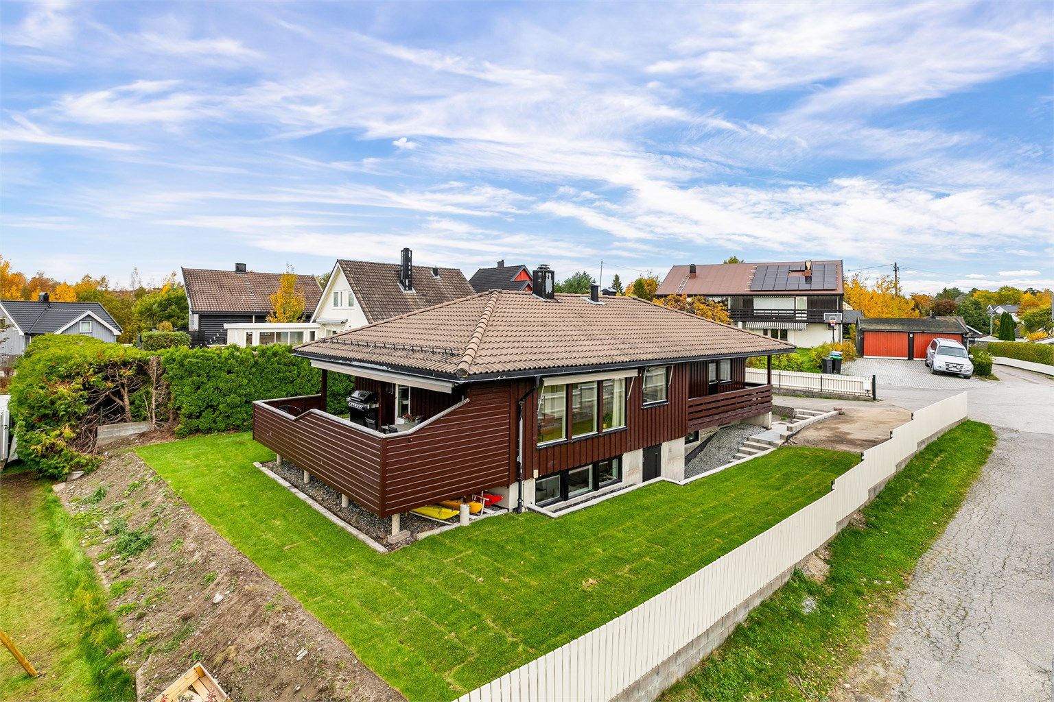 Boligen er pusset opp og påkostet i senere år. I 2025 er flere rom i kjelleren innredet, ny utvendig trapp anlagt og ferdigplen lagt i hagen.