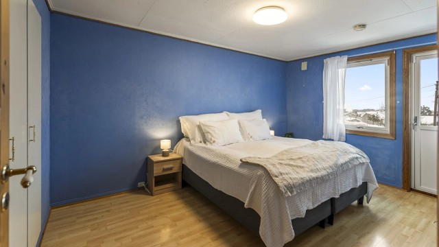 Hovedsoverom med utgang til luftebalkong