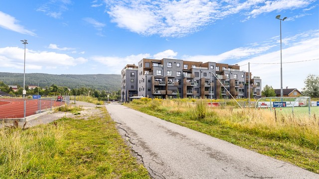 Leiligheten ligger i 3 etg på blokken med fin vestvendt balkong