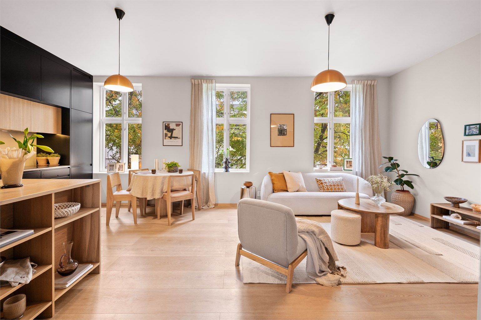 Hele leiligheten ble totalrenovert i 2019 og holder følgelig en høy standard!