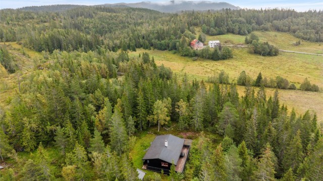 Et fantastisk utgangspunkt for den friluftsinteresserte – nærmeste preparerte skiløype ligger kun ca. 185 meter fra eiendommen.