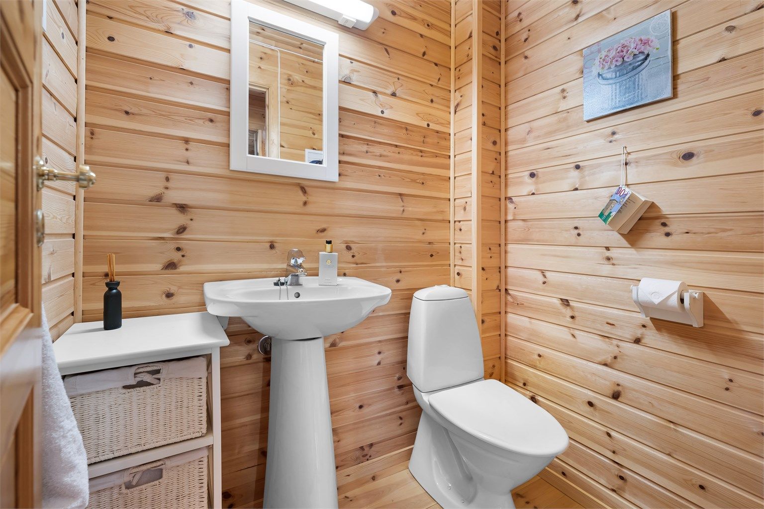 Eget toalettrom foruten toalett på bad.