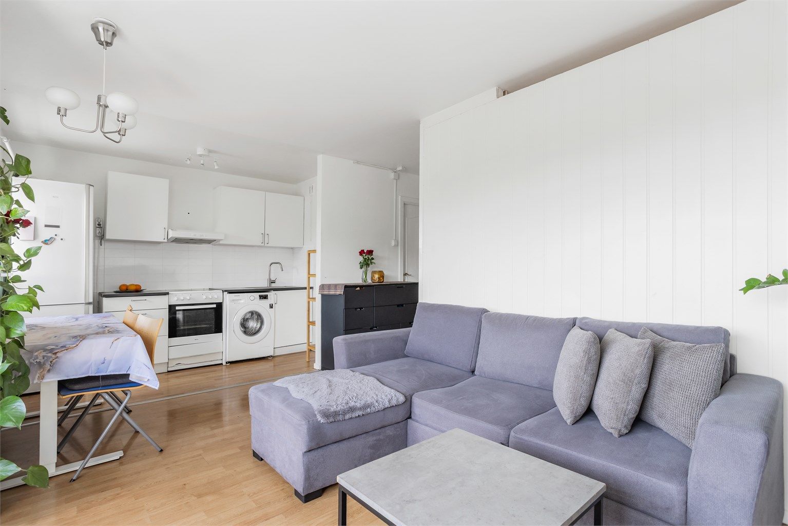 Stue og kjøkken i åpen løsning