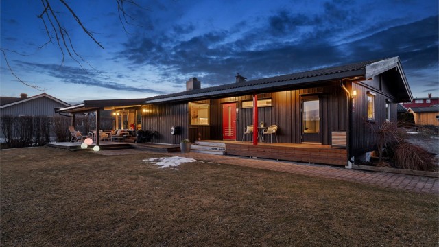 Velkommen til Olav Trygvasons gate 12B! Stilig og innholdsrik enebolig med alt du trenger på ett plan og med flott beliggenhet på Ajer.