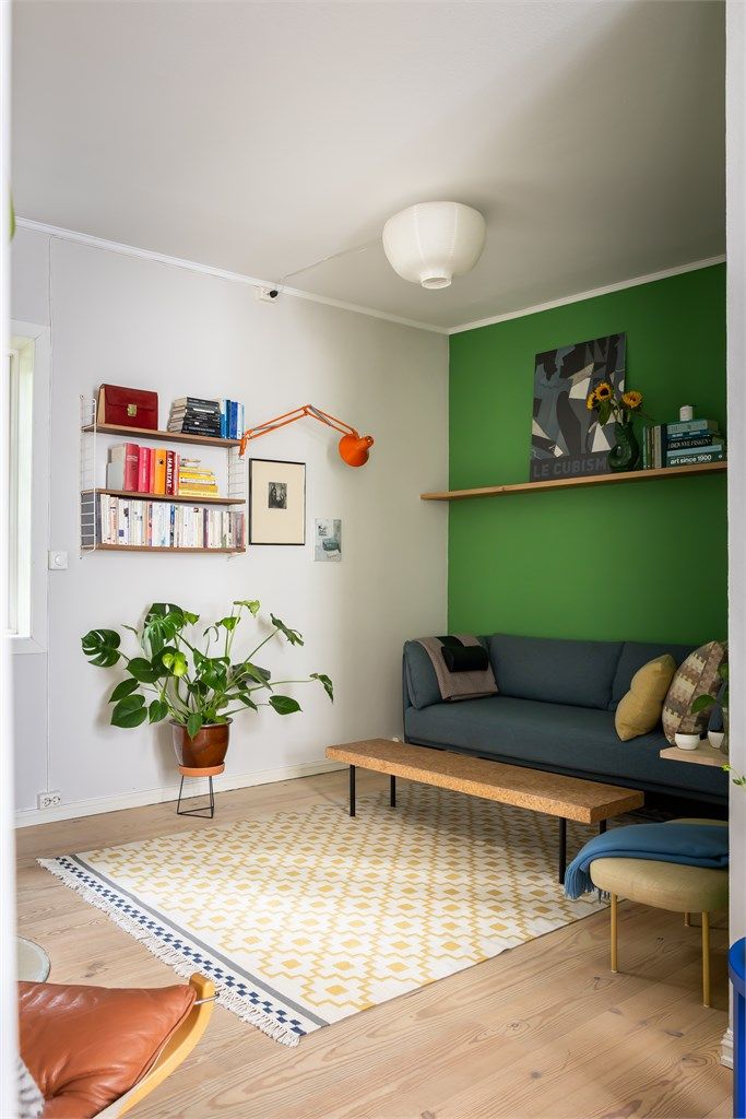 I stuen er det god plass til sofa og salongbord.