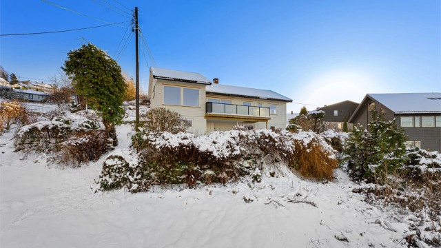 Fasadebilde mot baksiden av huset