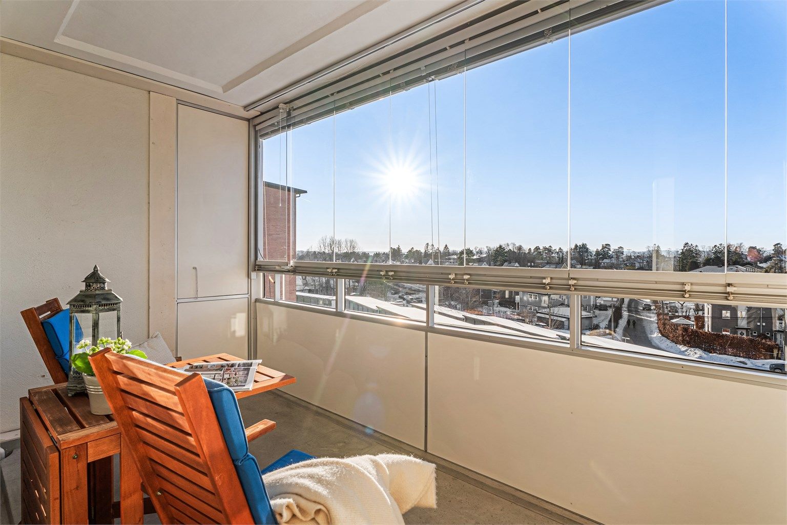 Hjørneleilighet med flott utsikt ut over Nordstrands villabebyggelse.