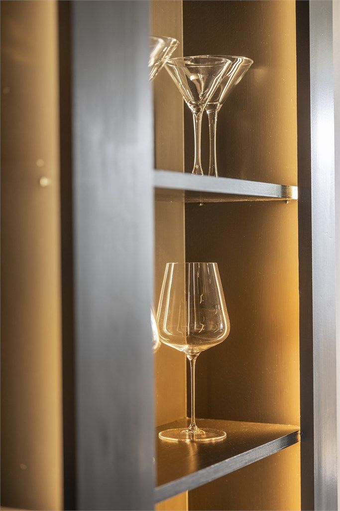 En fin detalj for utstilling av glass og servise.