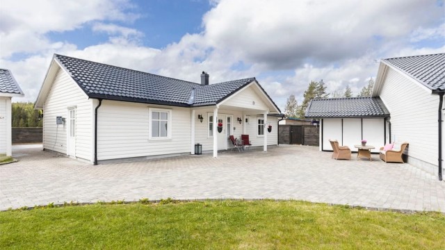 Meget innbydende eiendom med bolig fra 2010