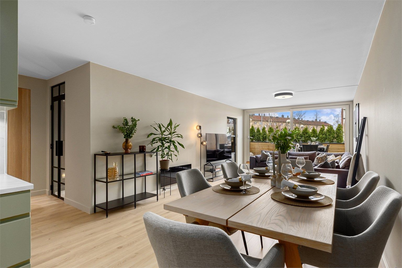 Stue og kjøkken er i en åpen og sosial løsning 