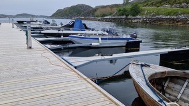 Det medfølger plass i Nordbotn marina ut året, og det er gode muligheter for å forlenge denne avtalen. Bilder fra marinaen er hentet fra hjemmesiden til Nordbotn marina.