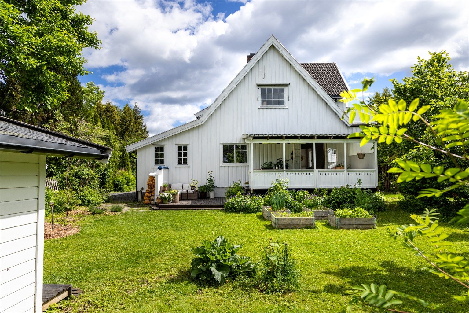 Her bor du i et stille og familievennlig nabolag på Nordstrand, med hage, garasje og kort vei til Niffen, Nordseter skole og diverse butikker. 
Foto: May Veronika Moen