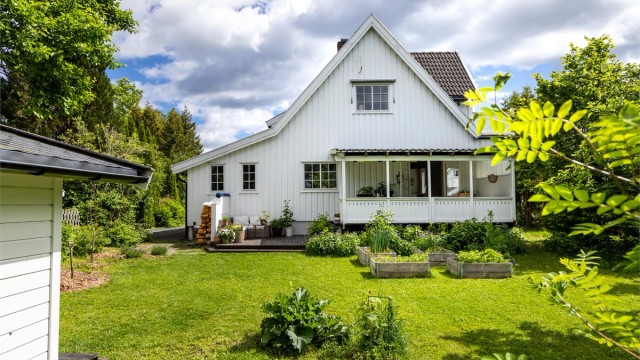Her bor du i et stille og familievennlig nabolag på Nordstrand, med hage, garasje og kort vei til Niffen, Nordseter skole og diverse butikker.
Foto: May Veronika Moen