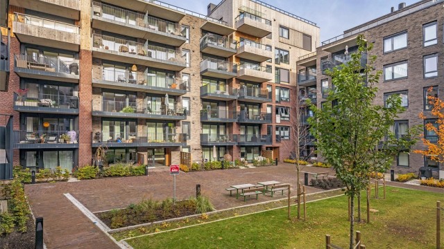 Frysjaparken er en liten "by i byen", med det meste man trenger i umiddelbar nærhet, samtidig som man kun er få minutter fra milevis med tur- og skiløyper i marka