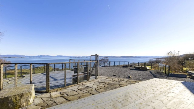 Et av de mange uteområdene med plass for sittegrupper og sosialt samvær.