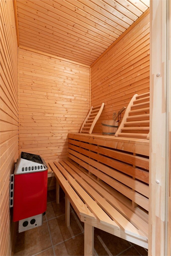 I tilknytning til badet finner dere også badstue