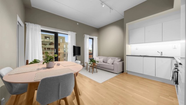 Krogsveen v/Eirik Hermansen presenterer Fjellvegen 32. En innbydende 2-roms leilighet i 3. etasje med garasje og balkong. | Foto: Flytende Film AS (Thor Øyvind Borgersen)