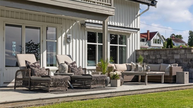 Solrik og nydelig uteområde.