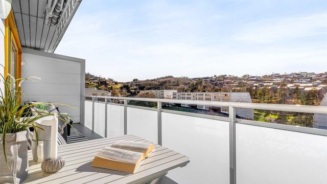 Her kan man nyte solen fra formiddag til sent på kveld.