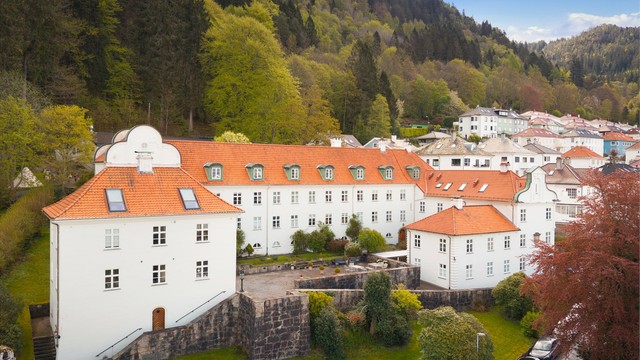 - En praktfull, arkitekt tegnet bygård i høyden av Sandviken -