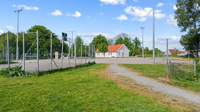 Kyviksmarka er kun ca. 130 m fra leiligheten