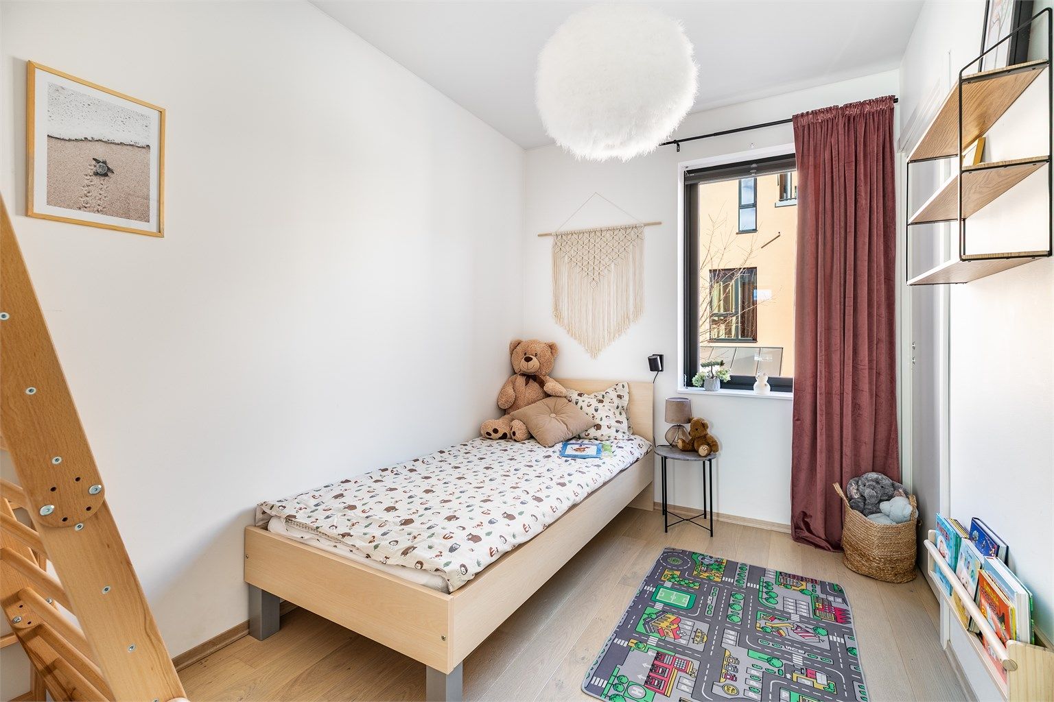 Barnerommene er samlet vegg mot vegg og begge på ca. 7 kvm.