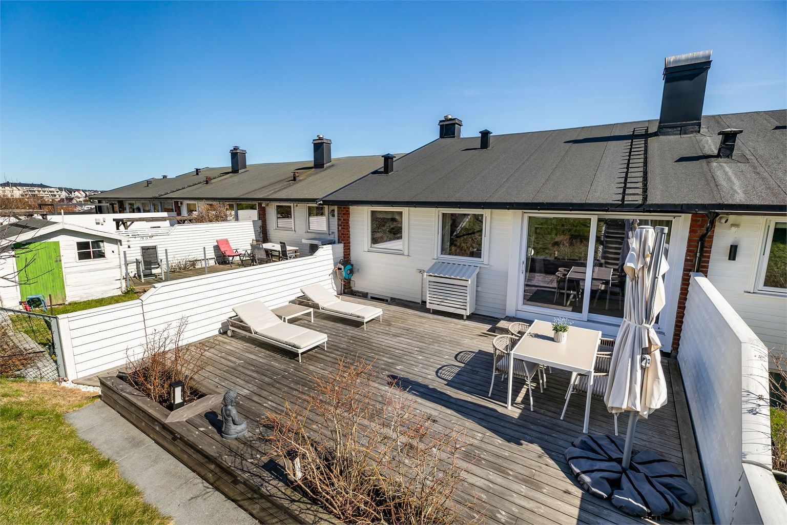 Taktekking ble lagt om i 2018. Pipehatt og vindskier mot nord ble samtidig skiftet ut, i tillegg til takhatter.