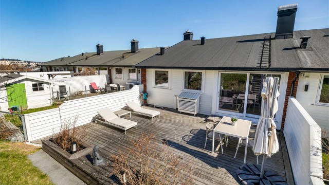 Taktekking ble lagt om i 2018. Pipehatt og vindskier mot nord ble samtidig skiftet ut, i tillegg til takhatter.