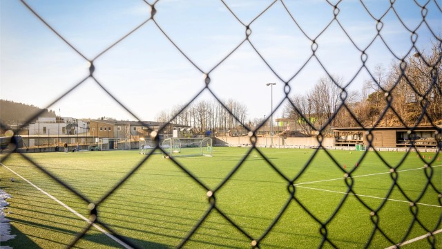 Området er svært barnevennlig med trygge skoleveier og flere leke- og aktivitetsområder i nærområdet.