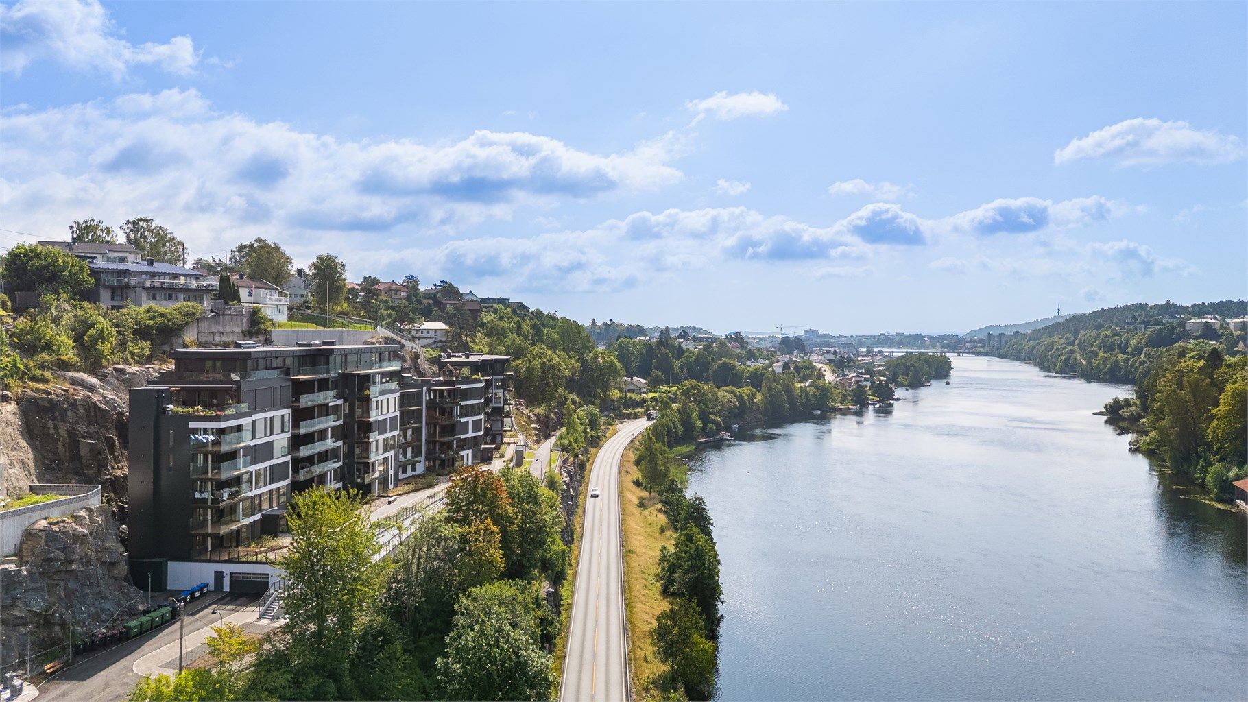 Like nedenfor bygget finner du gang- og sykkelsti som tar deg ti Kvadraturen på 10 minutter. 