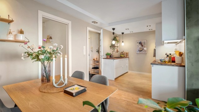 Det medfølger 2 boder til lagring. Den ene ligger i 1.etasje, mens den andre er å finne i 2. etasje. I tillegg er det felles sykkelboder