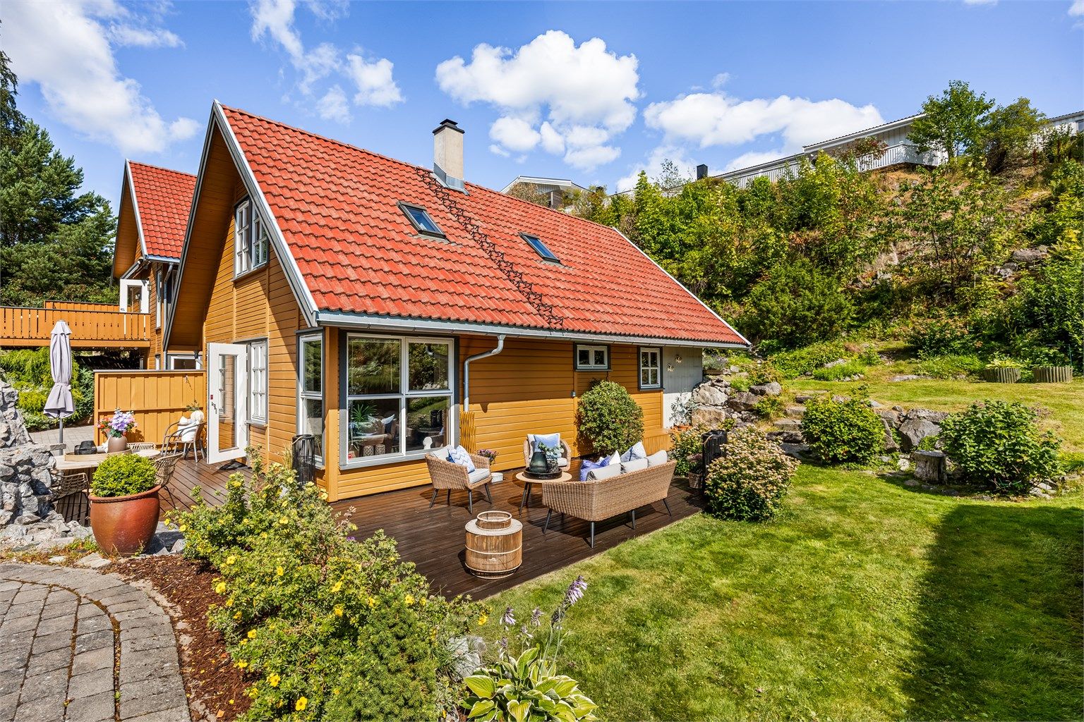 Velkommen til Tvedts vei 7 - Familievennlig enebolig i kjede, med mye potensiale, fantastisk uteplass og hage med gode solforhold.