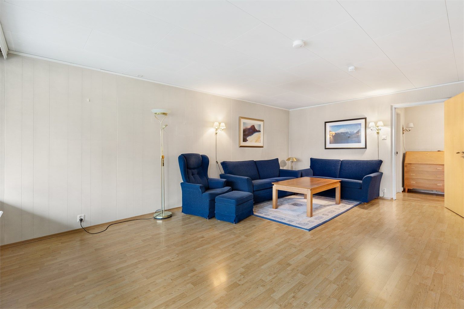 Rommet har plass til å møblere i ulike soner.