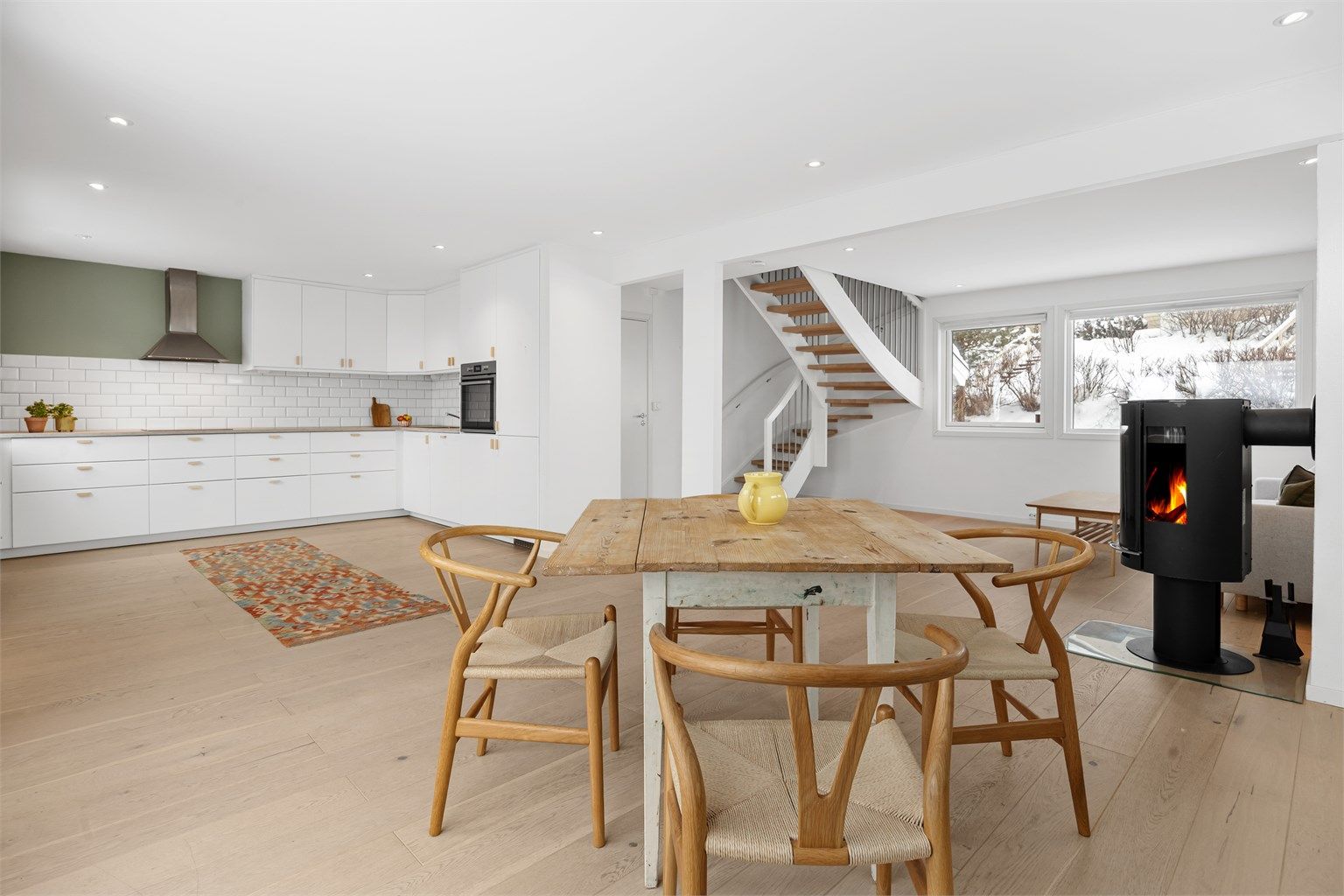 Delikat og moderne halvpart av vertikaldelt tomannsbolig med 2 etasjer
Foto: Stine Prøitz Jørgensen