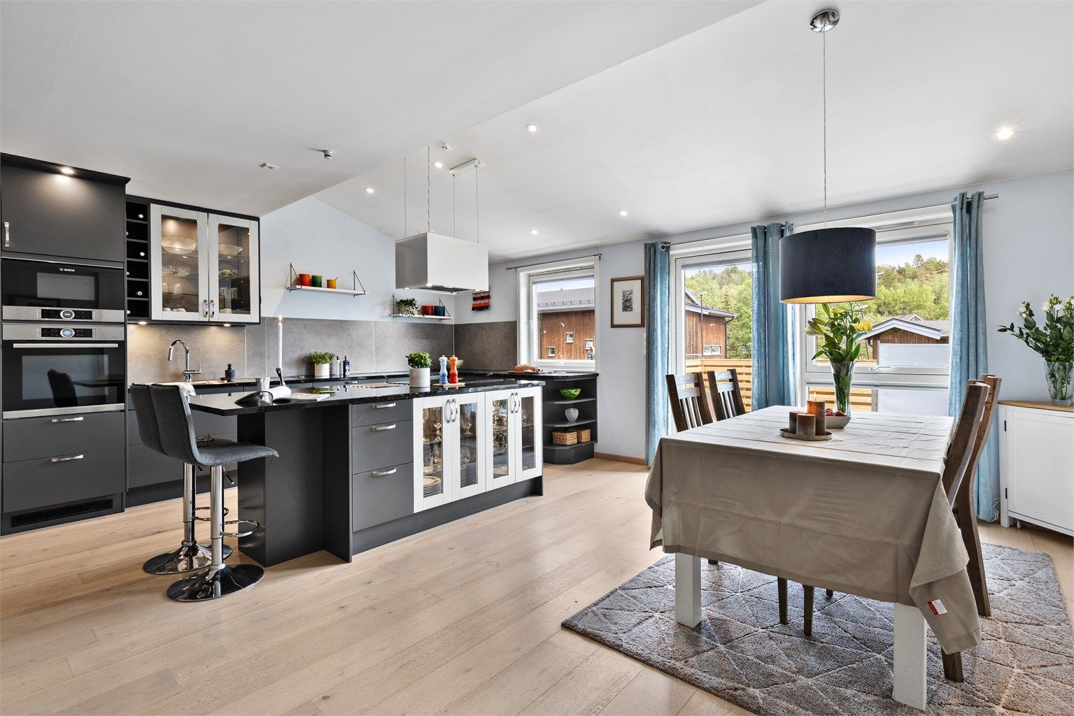 Robin Lauritzen v/ Krogsveen Eiendomsmegling har gleden av å presentere Munkebekken 208! 