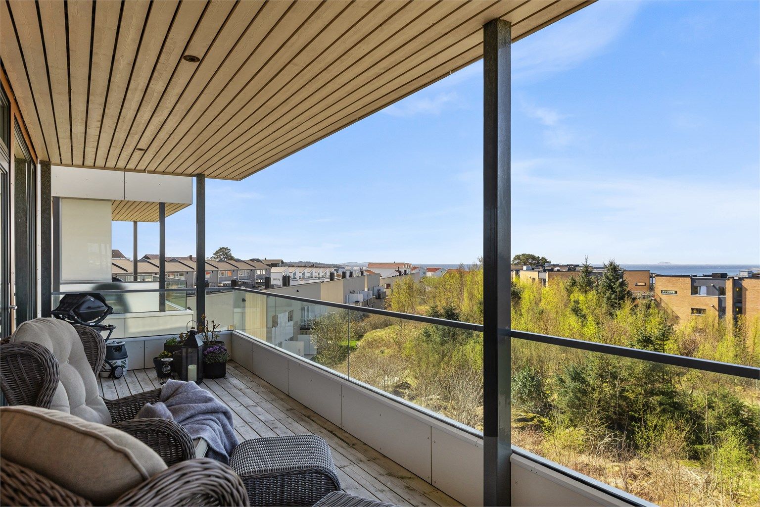 Her kan du nyte rolige dager med utsikt mot havet.