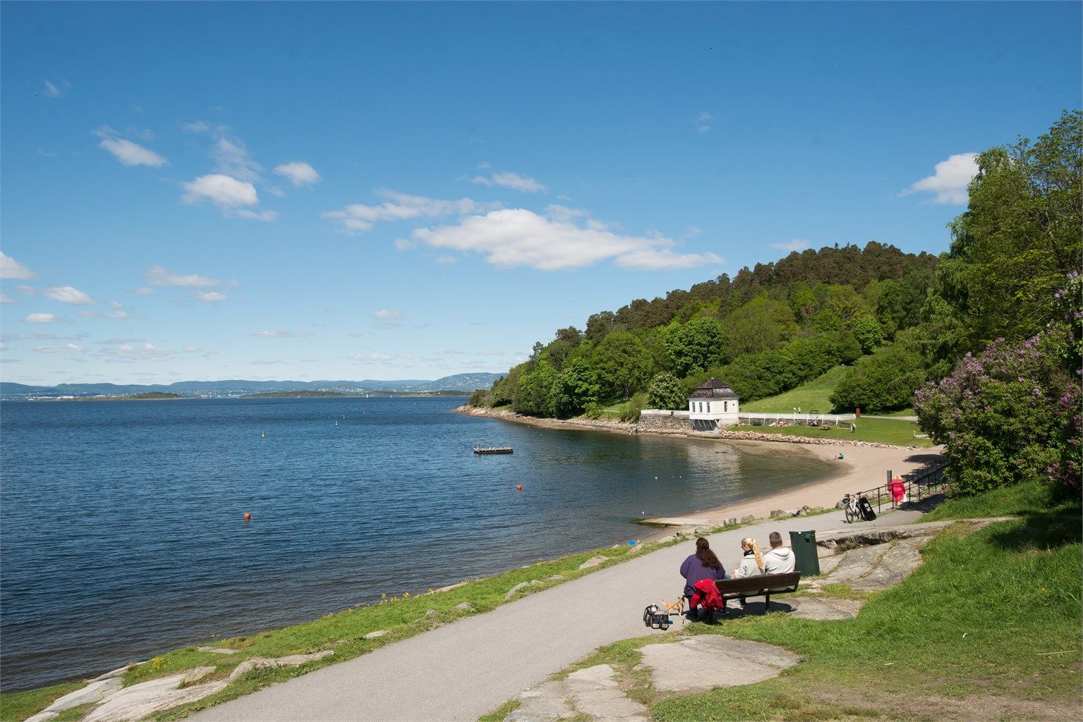 Flotte turmuligheter i nærområdet - blant annet idylliske Hvervenbukta med café og strand med gode bademuligheter
