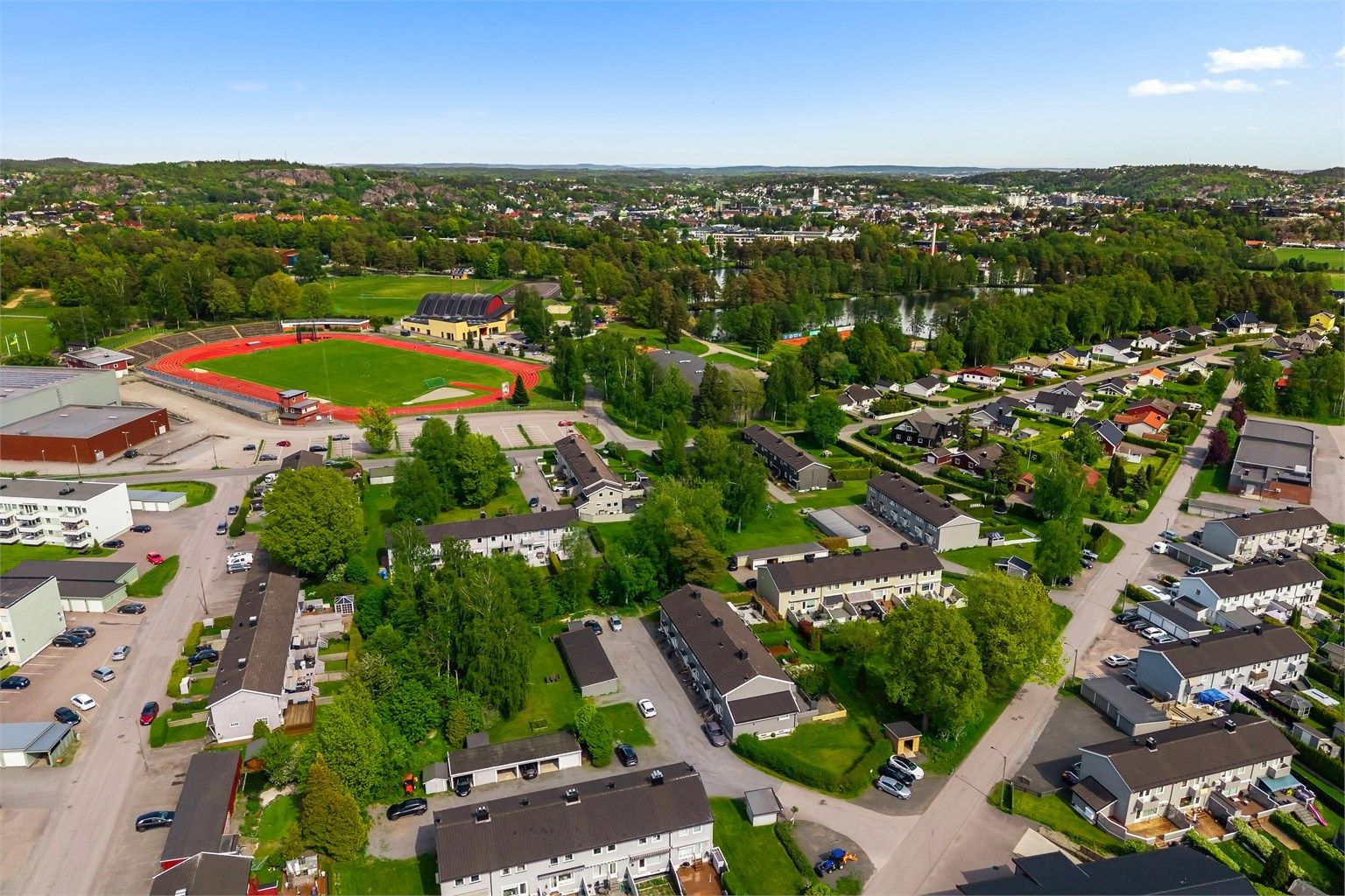 Her bor man med Bugårdsparken som nærmeste nabo, et av Sandefjords mest innholdsrike friluftsområder.
