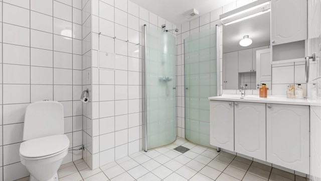Romslig bad fra byggeår