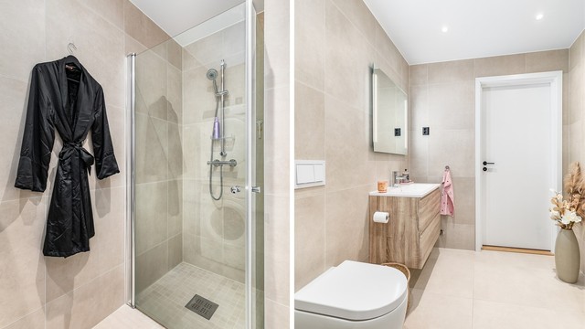 Arealet er velutnyttet også på badet, med dusjhjørne inntrukket i nisje og avsatt plass til vaskesøyle.