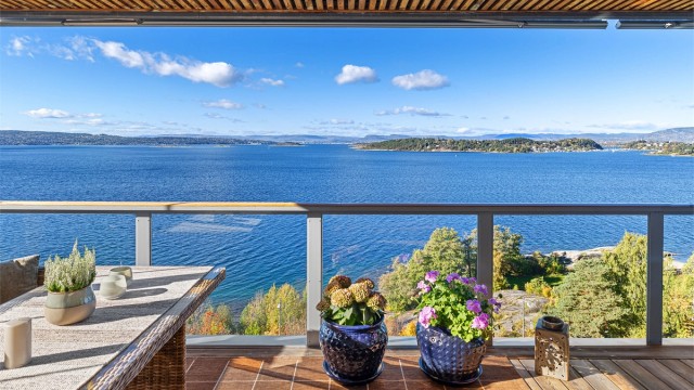 Velkommen til Vestlia 1B - Solrik og flott leilighet | Unik fjordutsikt | Stor terrasse | 2 garasjeplasser | Heis