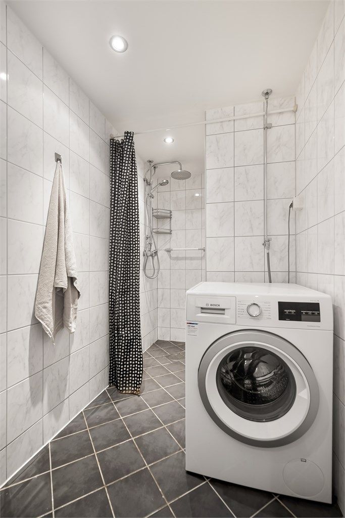 Opplegg til vaskemaskin (maskinen på bildet medfølger).